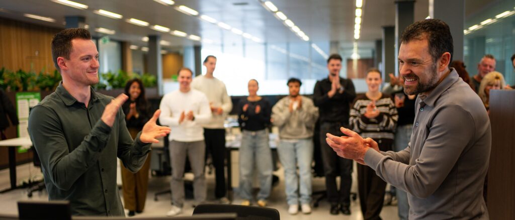 Klappende mensen voor de beste IT servicedesk van Nederland